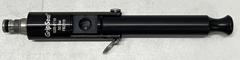 O形密封圈O形圈(O-rings)是一種截面為圓形的橡膠密封圈,因其截面為O形,故稱其為O形橡膠密封圈,也叫O形圈。開始出現(xiàn)在19世紀(jì)中葉,當(dāng)時(shí)用它作蒸汽機(jī)汽缸的密封元件。因?yàn)閮r(jià)格便宜,制造簡(jiǎn)單,功能可靠,并且安裝要求簡(jiǎn)單,O形環(huán)是最常見的密封用機(jī)械設(shè)計(jì)。測(cè)試用的快速密封連接器廣泛應(yīng)用于各行各業(yè),我們生活中每天看到的汽車,空調(diào),洗衣機(jī),熱水器,家電等等都會(huì)用到快速接頭進(jìn)行氣密性檢測(cè)。而O型密封圈作為快速接頭的重要組件,發(fā)揮著不可替代的作用,它是防止泄漏的關(guān)鍵。 格雷希爾GripSeal G35系列快速密封接頭 快速接頭O型圈對(duì)比其他密封圈有什么特別的性能呢? 1.簡(jiǎn)單可靠,易于更換,降低了接頭維護(hù)的成本。 2..體積小,重量輕,使快速接頭的密封結(jié)構(gòu)更加簡(jiǎn)單。 3.材料可選,適應(yīng)不同流體應(yīng)用。 快速接頭O型圈材質(zhì): O型圈,多數(shù)為丁晴橡膠NBR,也有氟橡膠FKM或是三元乙丙EPDM, 極少數(shù)也配置硅橡膠。 快速接頭O型圈使用壽命: 一般不能保證特定場(chǎng)合下的使用壽命,與很多因素相關(guān)差異很大。常規(guī)幾千次到幾萬次不等。 O型圈屬于易損配件,需要經(jīng)常更換,格雷希爾GripSeal提供配件服務(wù),如果您需要更換O型圈,可聯(lián)系億控科技。 格雷希爾GripSeal,為新能源汽車、自動(dòng)化集成商、制冷、家電、液壓閥門、儀器儀表、航空航天、醫(yī)療器械等行業(yè)提供快速可靠的連接器,讓測(cè)試速度加倍。以好抓取、易密封為設(shè)計(jì)出發(fā)點(diǎn),實(shí)現(xiàn)一秒連接,瞬時(shí)密封的友好客戶體驗(yàn),通過持續(xù)的產(chǎn)品設(shè)計(jì)、質(zhì)量提升、選用質(zhì)優(yōu)材料、鉆研精巧工藝,打造國(guó)產(chǎn)快速密封連接器品牌