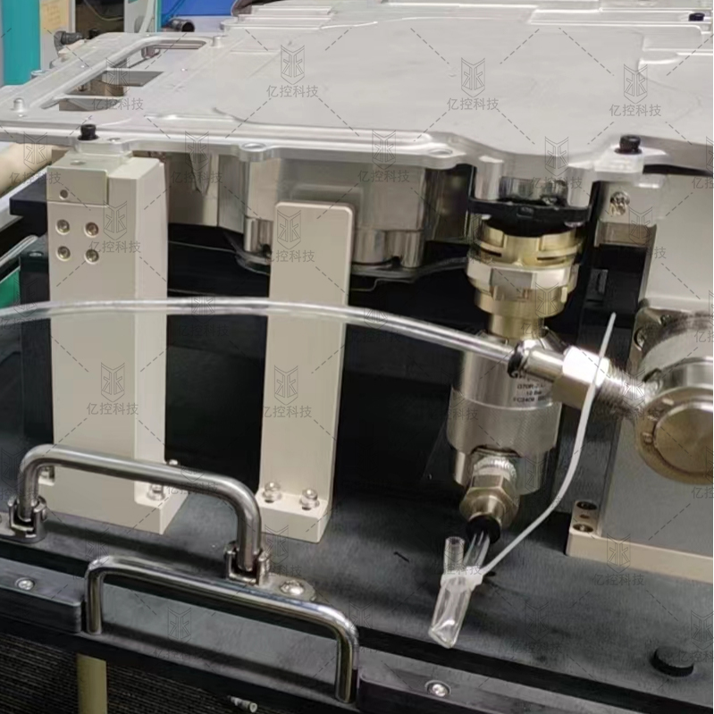 在電池包狹窄的空間當做轉接頭使用