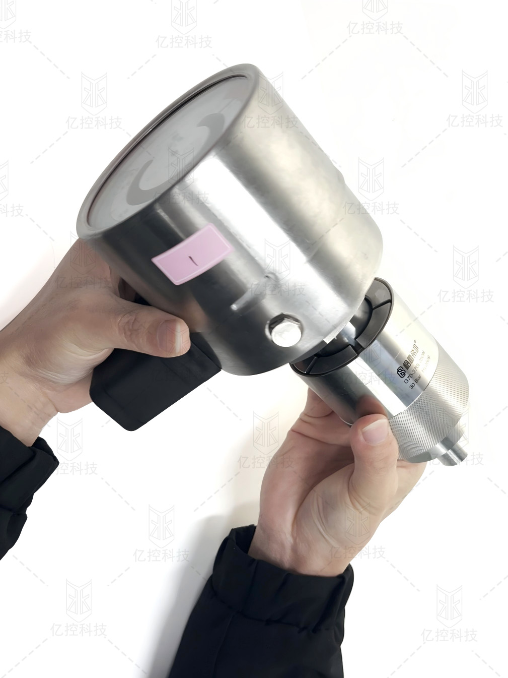 格雷希爾G70-370L050N定制款快速接頭在SF6壓力表的應(yīng)用2